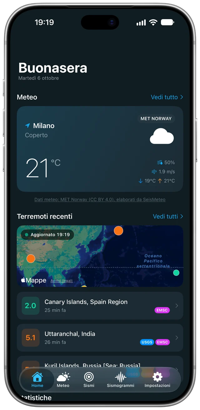 La sezione Home di SeisMeteo su iPhone: il meteo della posizione attuale, la mappa e l'elenco dei terremoti recenti, e le sezioni dell'app nella barra in basso